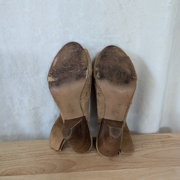 Suede cutout chunky heels - Picture 3 of 3